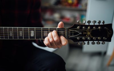 Mastering Barre Chords: Guitarists’ Fretboard Unlocking Techniques