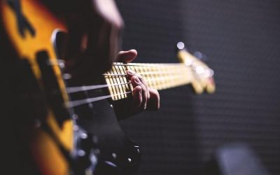 Mastering Guitar Chords: Expert Guide with Handy Charts