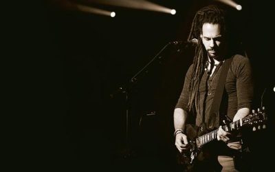 Conquering Stage Fright: Building Confidence for Guitarists