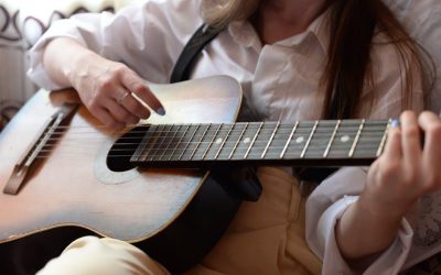Mastering Fingerstyle Chord Integration: Harmonizing Melodies