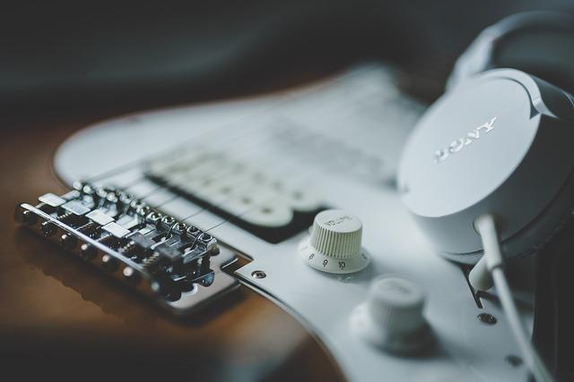 The Ultimate Guide to Guitar Scales: Navigating the Fretboard