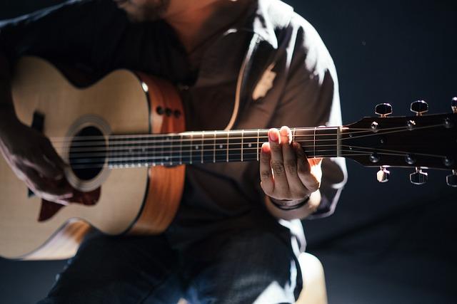 Mastering Guitar Chords and Key Signatures: A Songwriter’s Comprehensive Guide