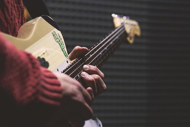 Deciphering the Intricacies of the Guitar Fretboard